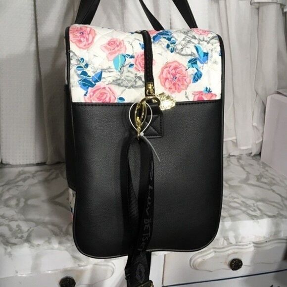 NWT BETSEY JOHNSON FLORAL QUILTED WEEKENDER BAG COTTAGECORE TRAVEL VACATION‎ - Picture 4 of 13